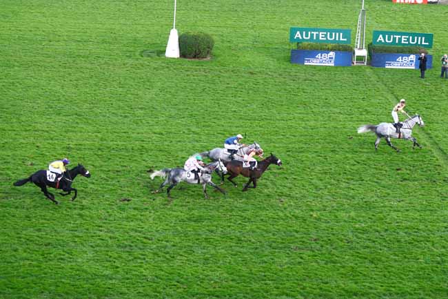 Photo d'arrivée de la course pmu PRIX MONDEVILLE à AUTEUIL le Dimanche 4 novembre 2018