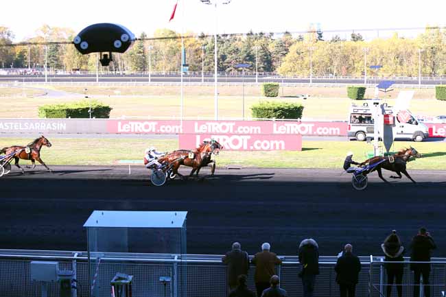 Photo d'arrivée de la course pmu PRIX DE CASTELSARRASIN à PARIS-VINCENNES le Lundi 5 novembre 2018