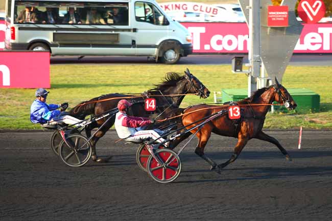 Photo d'arrivée de la course pmu PRIX DE BACQUEVILLE à PARIS-VINCENNES le Lundi 5 novembre 2018