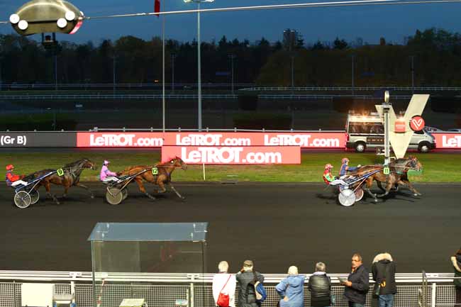 Photo d'arrivée de la course pmu PRIX DE MORLAIX (GR B) à PARIS-VINCENNES le Lundi 5 novembre 2018
