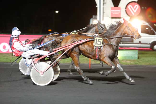 Photo d'arrivée de la course pmu PRIX KERONIS (GR B) à PARIS-VINCENNES le Mardi 6 novembre 2018