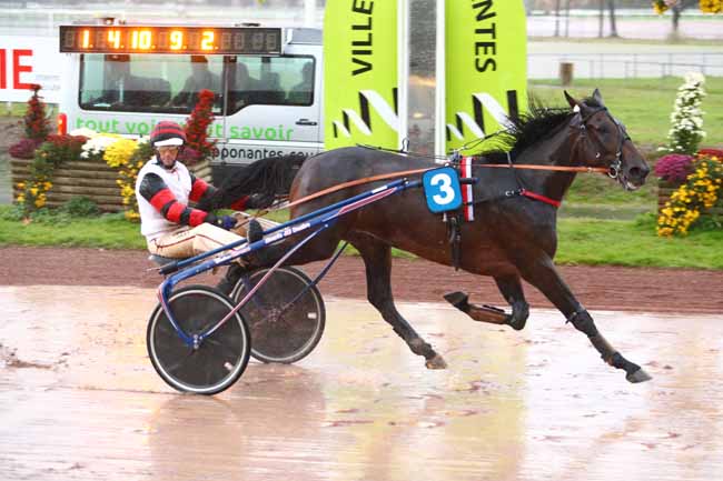 Photo d'arrivée de la course pmu GRAND PRIX DES 3 ANS à NANTES le Mercredi 7 novembre 2018