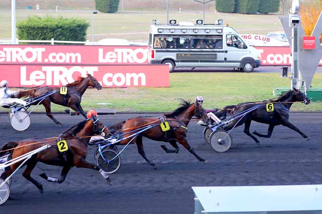 Photo d'arrivée de la course pmu PRIX DE BELLE-ILE à PARIS-VINCENNES le Jeudi 8 novembre 2018