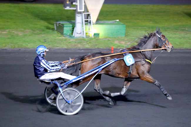 Photo d'arrivée de la course pmu PRIX DE RICHELIEU à PARIS-VINCENNES le Jeudi 8 novembre 2018