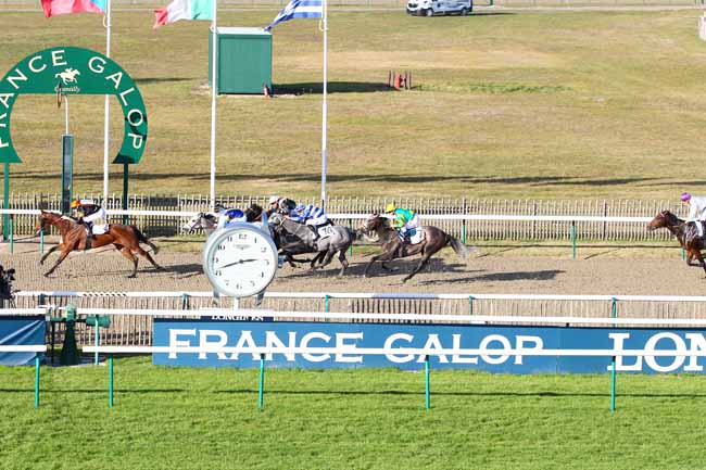 Photo d'arrivée de la course pmu PRIX D'OSMOND à CHANTILLY le Jeudi 8 novembre 2018