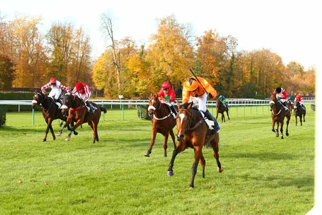 Photo d'arrivée de la course pmu PRIX DU CENTENAIRE DE L'ARMISTICE à COMPIEGNE le Vendredi 9 novembre 2018