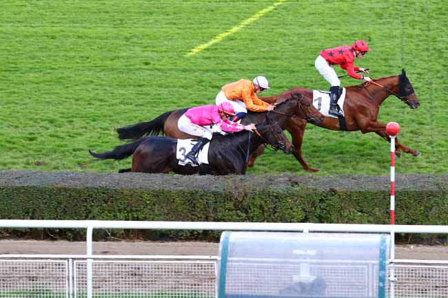 Photo d'arrivée de la course pmu PRIX GAY MECENE à SAINT-CLOUD le Vendredi 9 novembre 2018