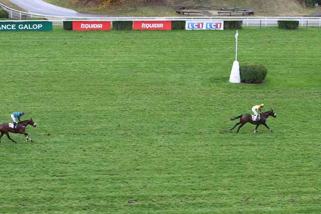 Photo d'arrivée de la course pmu PRIX GENERAL DONNIO à AUTEUIL le Dimanche 11 novembre 2018