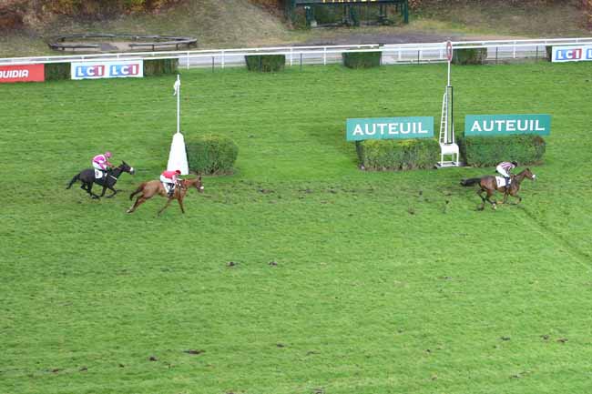 Photo d'arrivée de la course pmu PRIX SYTAJ à AUTEUIL le Dimanche 11 novembre 2018