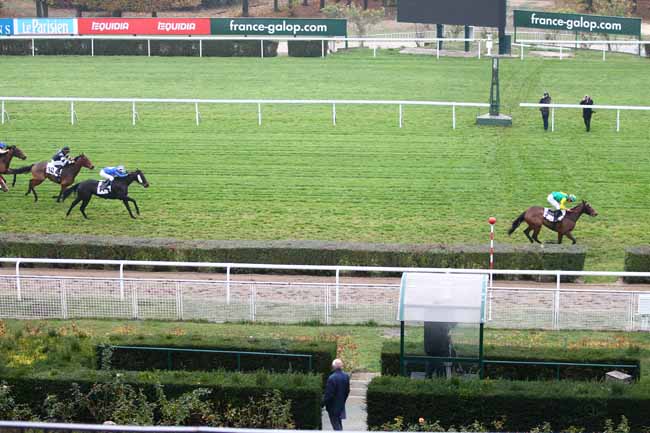 Photo d'arrivée de la course pmu PRIX DU BOURG D'OUILLY à SAINT-CLOUD le Vendredi 16 novembre 2018