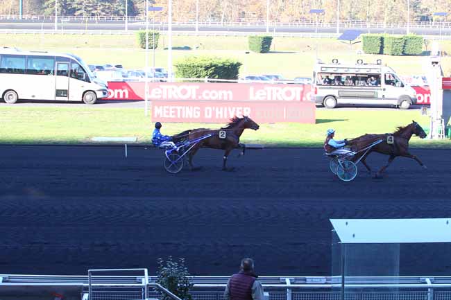 Photo d'arrivée de la course pmu PRIX JEAN-MAURICE BETEAU à PARIS-VINCENNES le Dimanche 18 novembre 2018
