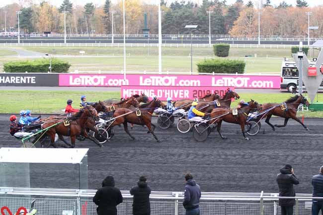 Photo d'arrivée de la course pmu PRIX DE MONTIGNAC-CHARENTE à PARIS-VINCENNES le Lundi 19 novembre 2018