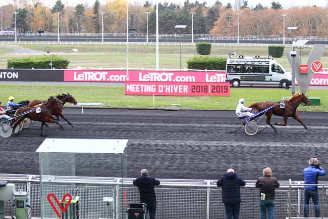 Photo d'arrivée de la course pmu PRIX DE BARENTON à PARIS-VINCENNES le Lundi 19 novembre 2018