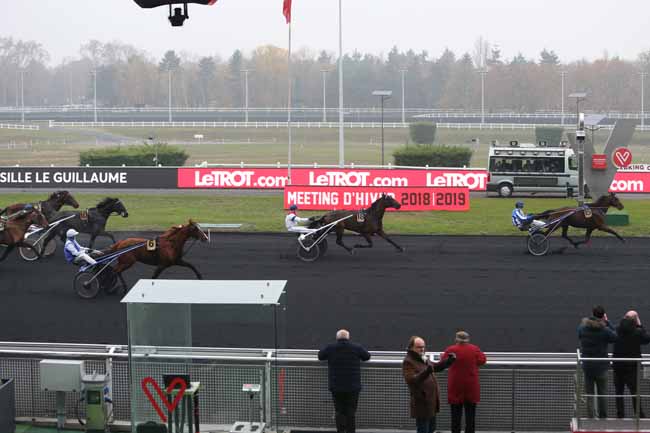 Photo d'arrivée de la course pmu PRIX DE SILLE-LE-GUILLAUME à PARIS-VINCENNES le Jeudi 22 novembre 2018