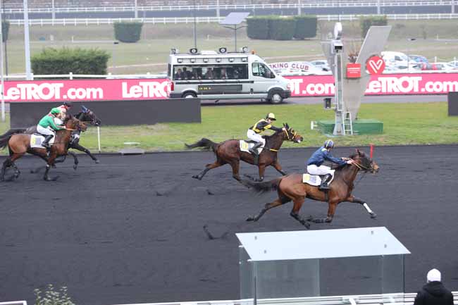 Photo d'arrivée de la course pmu PRIX DE MEYSSAC à PARIS-VINCENNES le Jeudi 22 novembre 2018