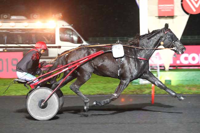 Photo d'arrivée de la course pmu PRIX ARIETIS à PARIS-VINCENNES le Vendredi 23 novembre 2018