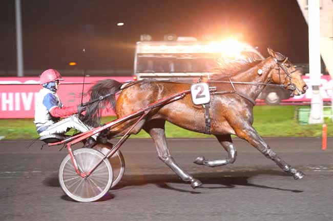 Photo d'arrivée de la course pmu PRIX ARSINOE à PARIS-VINCENNES le Vendredi 23 novembre 2018