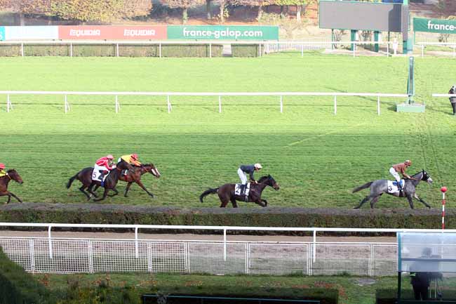 Photo d'arrivée de la course pmu PRIX DE LA FONTAINE à SAINT-CLOUD le Vendredi 23 novembre 2018
