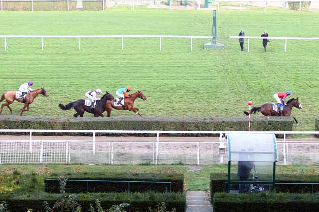 Photo d'arrivée de la course pmu PRIX DE SAINT-PAIR-DU-MONT à SAINT-CLOUD le Vendredi 23 novembre 2018