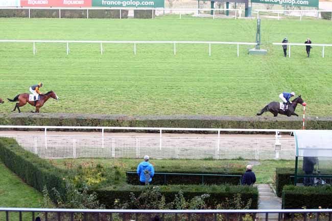Photo d'arrivée de la course pmu PRIX TANTIEME à SAINT-CLOUD le Vendredi 23 novembre 2018