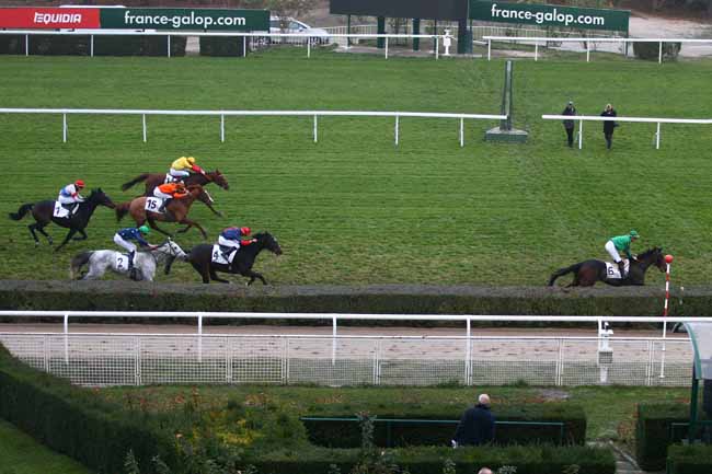 Photo d'arrivée de la course pmu PRIX DE LA MARNE à SAINT-CLOUD le Vendredi 23 novembre 2018
