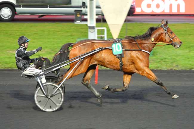 Photo d'arrivée de la course pmu PRIX DE CHENONCEAUX à PARIS-VINCENNES le Samedi 24 novembre 2018