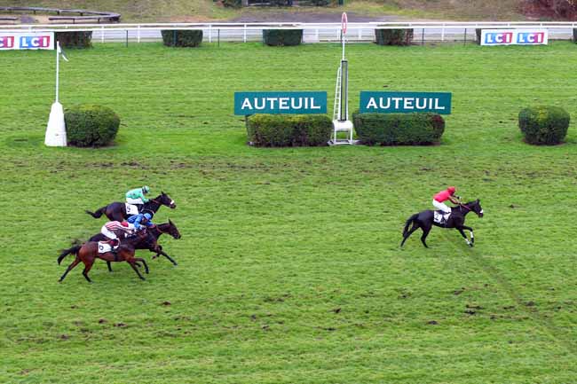 Photo d'arrivée de la course pmu PRIX MORGEX à AUTEUIL le Dimanche 25 novembre 2018