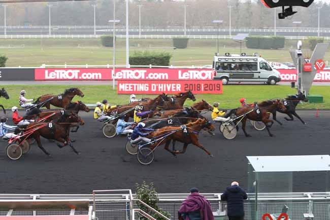 Photo d'arrivée de la course pmu PRIX DE MESLAY-DU-MAINE à PARIS-VINCENNES le Lundi 26 novembre 2018