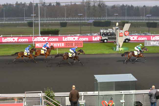 Photo d'arrivée de la course pmu PRIX DE LANDIVISIAU à PARIS-VINCENNES le Lundi 26 novembre 2018