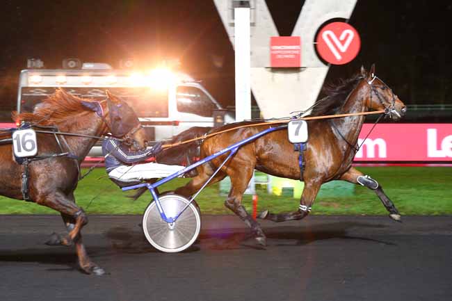 Photo d'arrivée de la course pmu PRIX GERDA à PARIS-VINCENNES le Mardi 27 novembre 2018
