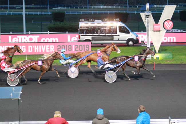Photo d'arrivée de la course pmu PRIX D'ISIGNY à PARIS-VINCENNES le Mercredi 28 novembre 2018