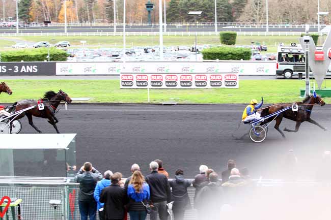 Photo d'arrivée de la course pmu LE TROT OPEN DES REGIONS - 3 ANS à PARIS-VINCENNES le Dimanche 2 décembre 2018