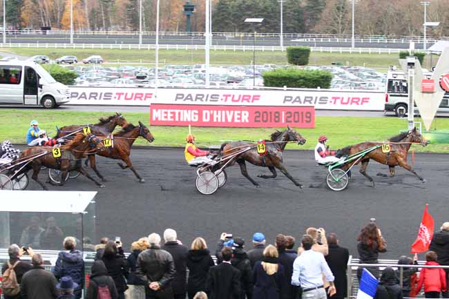 Photo d'arrivée de la course pmu FINALE DU GRAND NATIONAL DU TROT PARIS-TURF à PARIS-VINCENNES le Dimanche 2 décembre 2018
