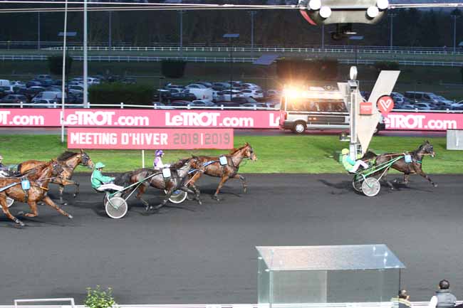 Photo d'arrivée de la course pmu PRIX DE SAULT à PARIS-VINCENNES le Dimanche 2 décembre 2018