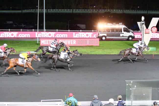 Photo d'arrivée de la course pmu FINALE DU GRAND NATIONAL DES JOCKEYS à PARIS-VINCENNES le Dimanche 2 décembre 2018