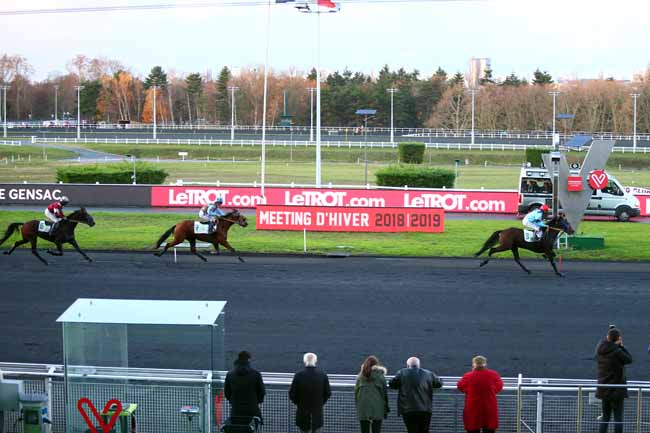 Photo d'arrivée de la course pmu PRIX DE GENSAC à PARIS-VINCENNES le Lundi 3 décembre 2018