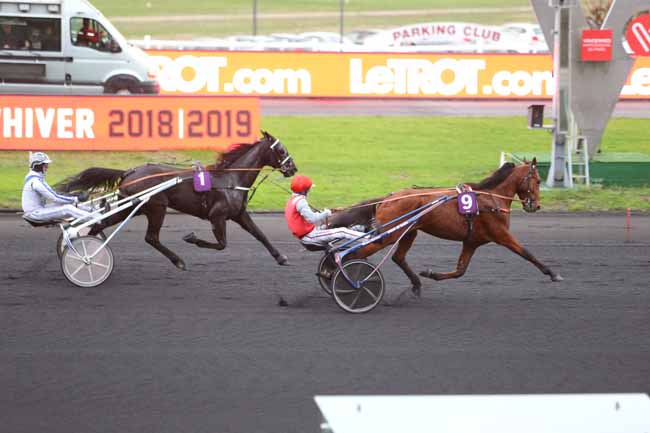 Photo d'arrivée de la course pmu PRIX DE QUINCY-SOUS-SENART à PARIS-VINCENNES le Mardi 4 décembre 2018