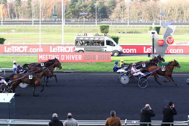 Photo d'arrivée de la course pmu PRIX DE BOURIGNY à PARIS-VINCENNES le Mercredi 5 décembre 2018