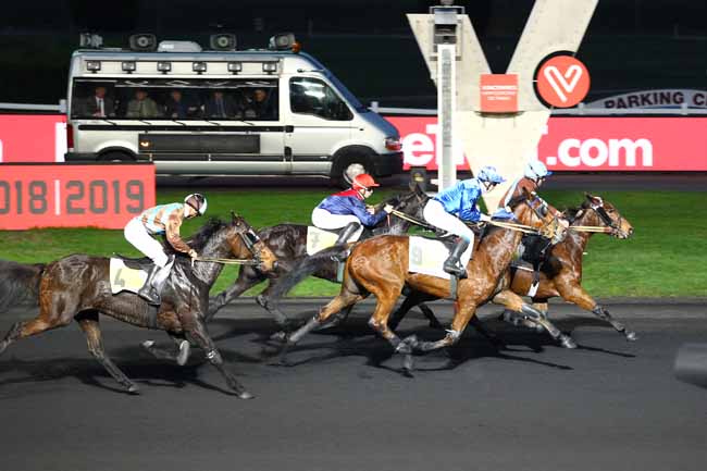 Photo d'arrivée de la course pmu PRIX DU BERRY à PARIS-VINCENNES le Mercredi 5 décembre 2018