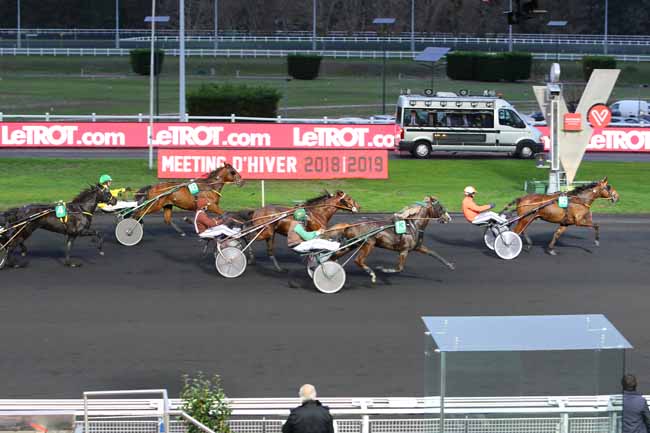 Photo d'arrivée de la course pmu PRIX DE SAVERNE à PARIS-VINCENNES le Jeudi 6 décembre 2018