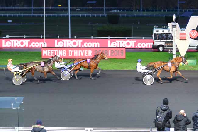 Photo d'arrivée de la course pmu PRIX D'ERAGNY à PARIS-VINCENNES le Samedi 8 décembre 2018
