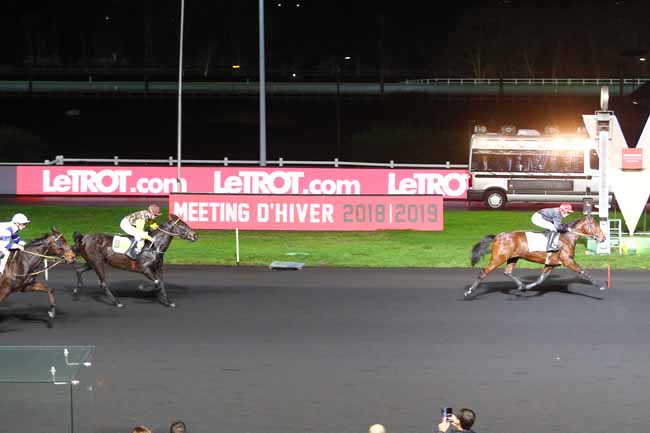 Photo d'arrivée de la course pmu PRIX DE GEX à PARIS-VINCENNES le Samedi 8 décembre 2018