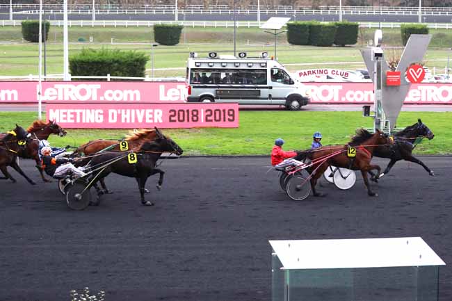 Photo d'arrivée de la course pmu PRIX DE DORDIVES à PARIS-VINCENNES le Lundi 10 décembre 2018