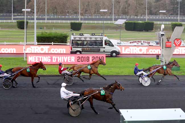 Photo d'arrivée de la course pmu PRIX DE MONTARGIS à PARIS-VINCENNES le Lundi 10 décembre 2018