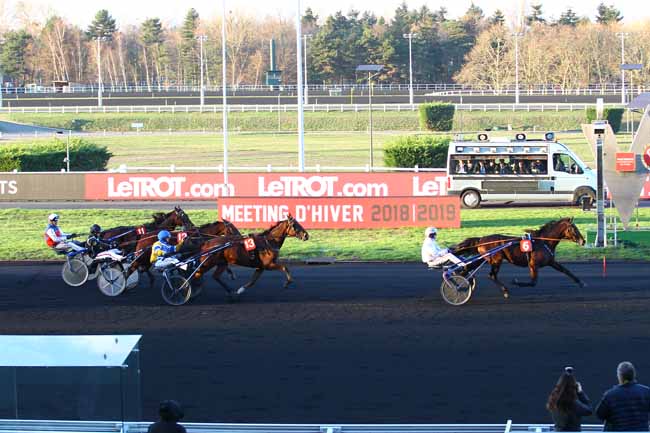 Photo d'arrivée de la course pmu PRIX DE VILLERS COTTERETS à PARIS-VINCENNES le Mercredi 12 décembre 2018