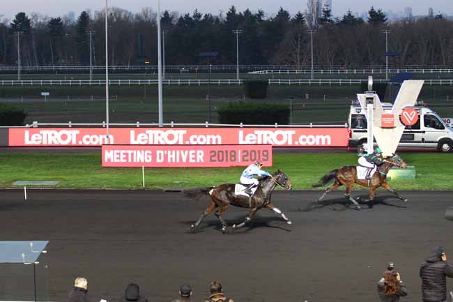Photo d'arrivée de la course pmu PRIX DE NIMES à PARIS-VINCENNES le Mercredi 12 décembre 2018