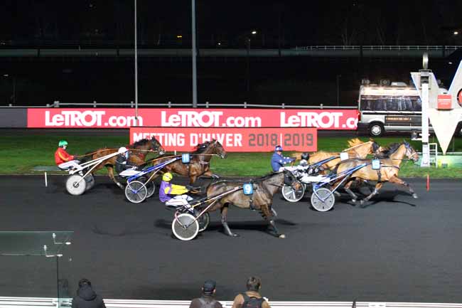Photo d'arrivée de la course pmu PRIX DE CHAMBLY à PARIS-VINCENNES le Mercredi 12 décembre 2018