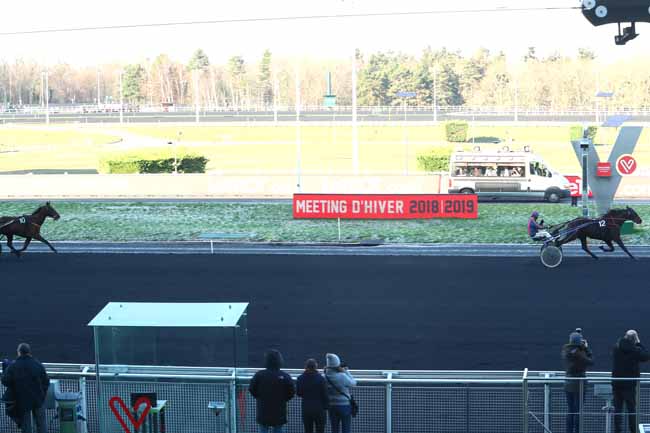 Photo d'arrivée de la course pmu PRIX DE BARCELONNETTE à PARIS-VINCENNES le Jeudi 13 décembre 2018