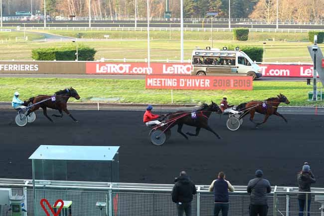 Photo d'arrivée de la course pmu PRIX DE FERRIERES à PARIS-VINCENNES le Jeudi 13 décembre 2018