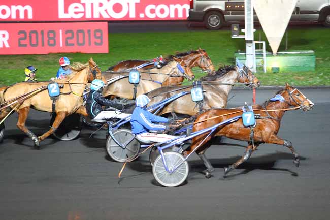 Photo d'arrivée de la course pmu PRIX DE PONDURAT à PARIS-VINCENNES le Vendredi 14 décembre 2018